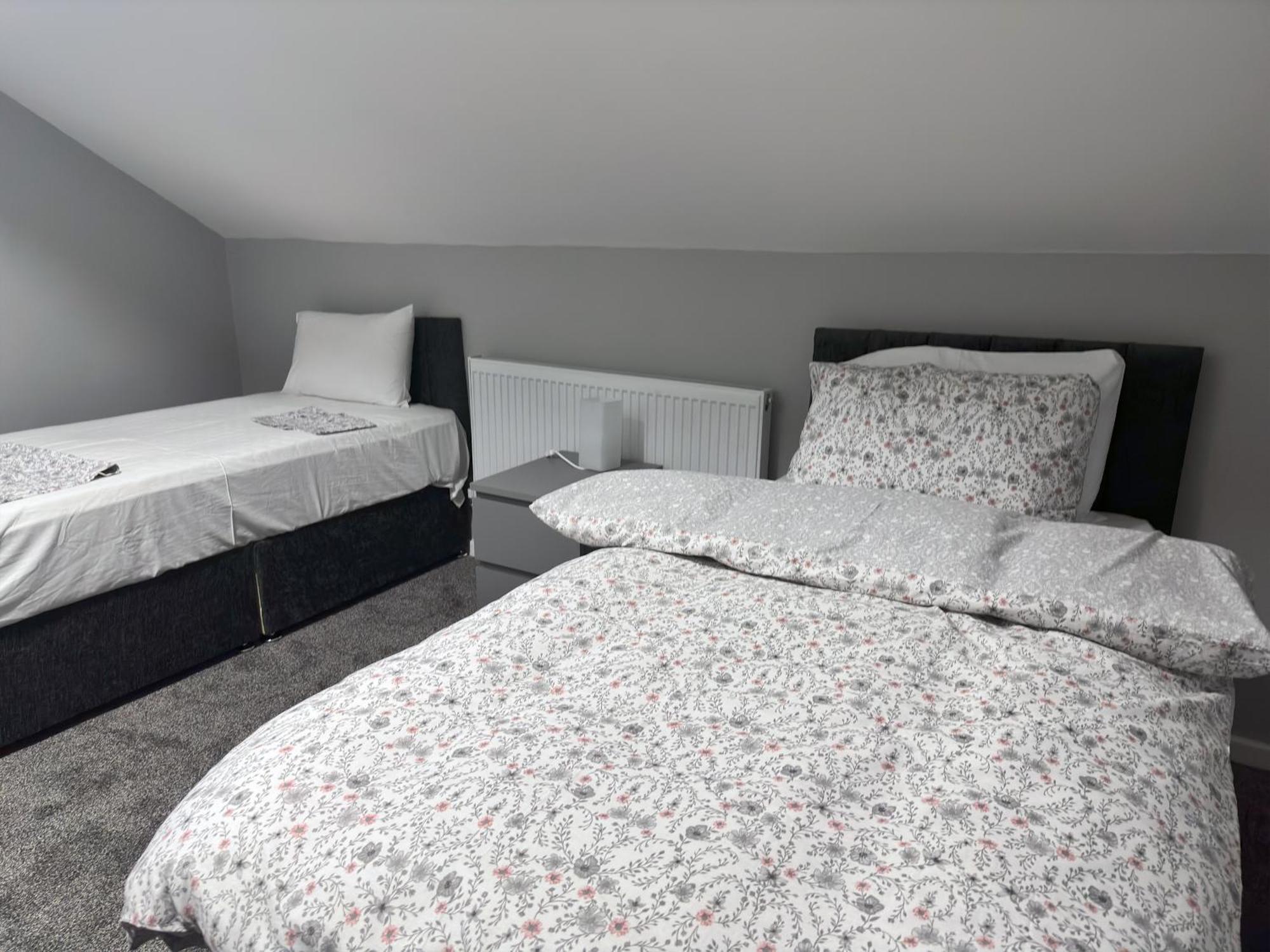 Modernised 4 Bedroom House Close To City Centre, Kep Stays Leeds  Exterior photo
